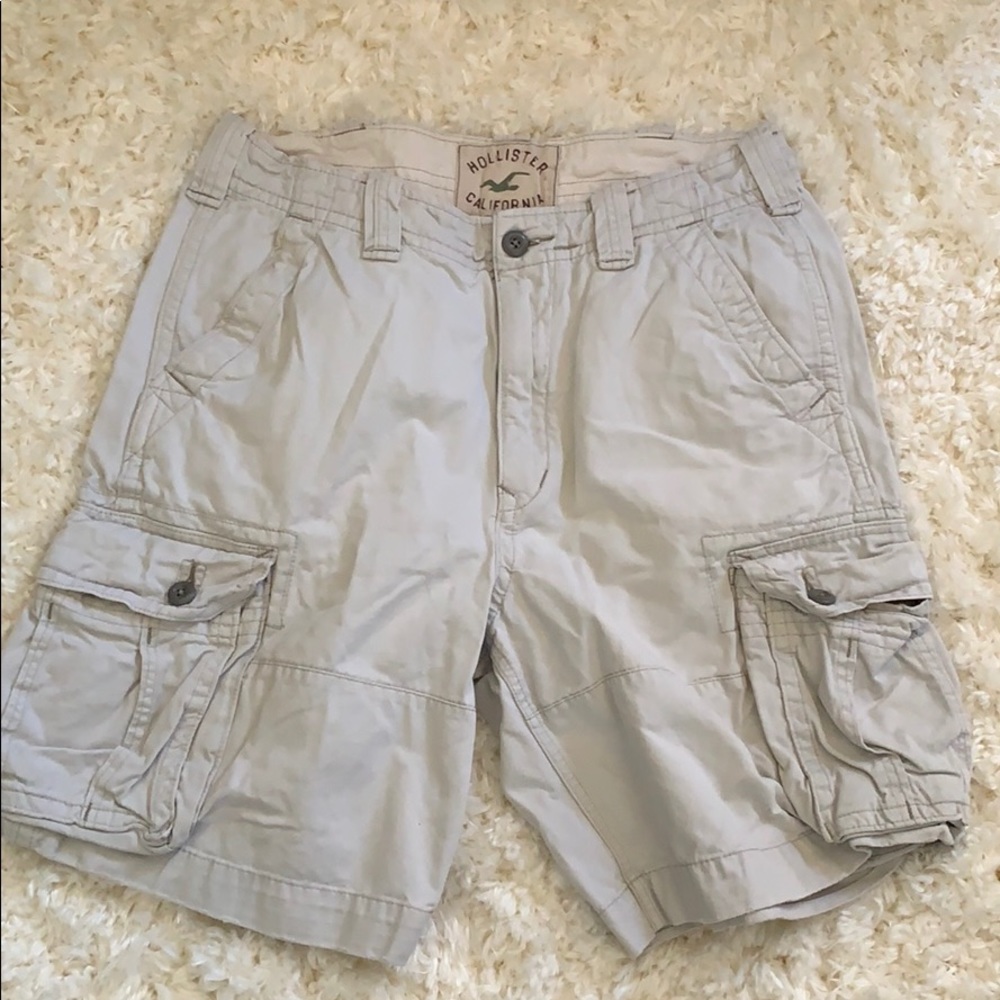Hollister cream colored cargo shorts